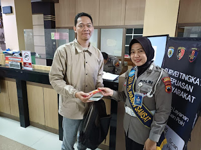 Satlantas Polres Semarang Berikan Edukasi dan Reward bagi Warga Taat Pajak